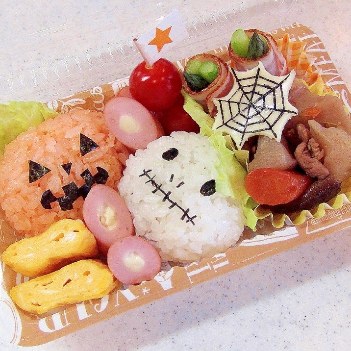 幼稚園弁当　キャラ弁　ハロウィンおにぎりと蜘蛛の巣